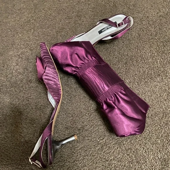 Magenta colored evening shoes. Made in Spain - Picture 2 of 3